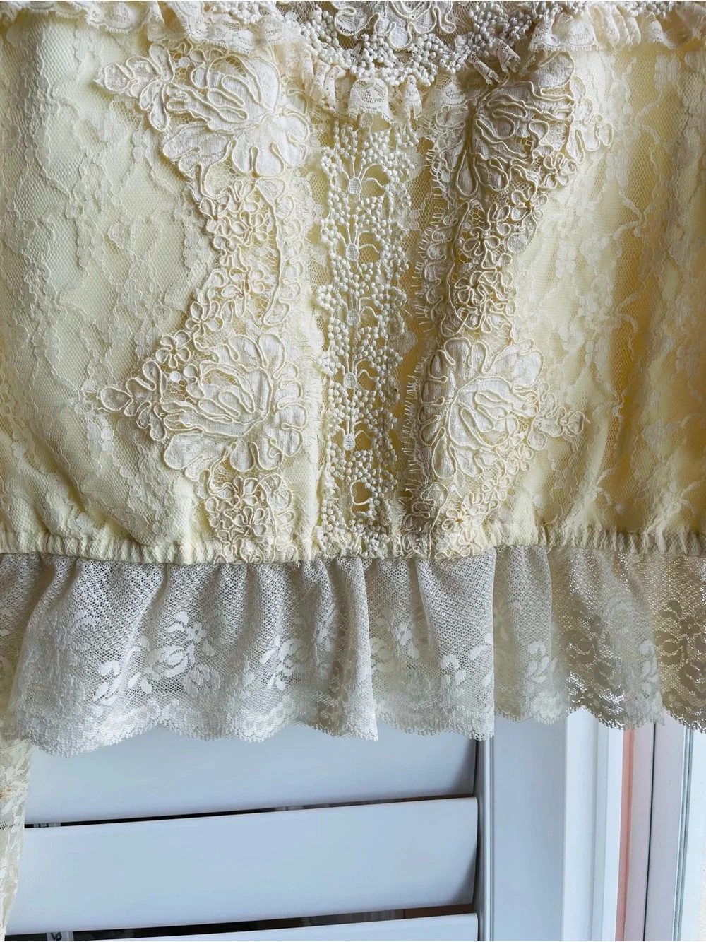 Rare Mid Century Decorative Floral Lace Beaded Peephole Peplum Blouse. Sm